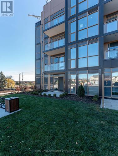 107 - 2333 Khalsa Gate, Oakville, ON - Outdoor