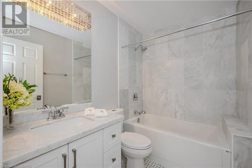 Full bathroom featuring toilet, vanity, tiled shower / bath, and tile patterned floors - 2511 Lakeshore Road W Unit# 108, Oakville, ON - Indoor Photo Showing Bathroom