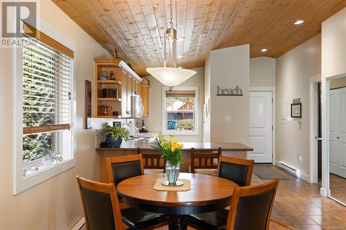 122 1080 Resort Dr, Parksville, BC - Indoor Photo Showing Dining Room