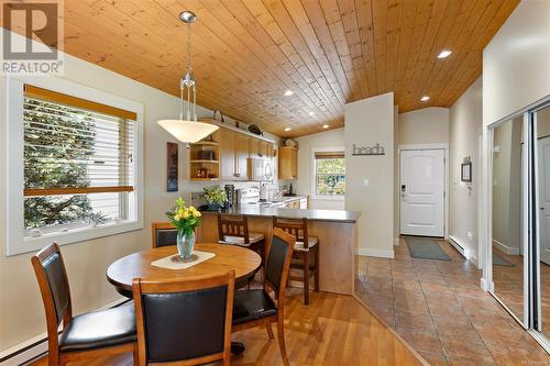 122 1080 Resort Dr, Parksville, BC - Indoor Photo Showing Dining Room