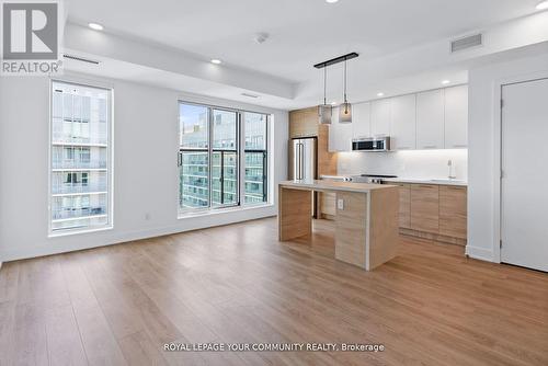 2809 - 200 Redpath Avenue, Toronto, ON - Indoor Photo Showing Kitchen