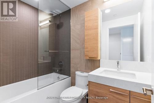 2809 - 200 Redpath Avenue, Toronto, ON - Indoor Photo Showing Bathroom