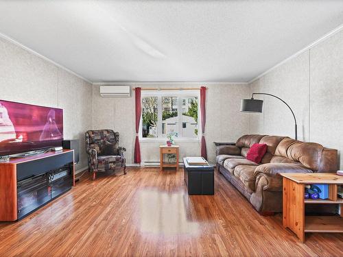 Salon - 121 Rue Modela, Saint-Jean-Sur-Richelieu, QC - Indoor Photo Showing Living Room