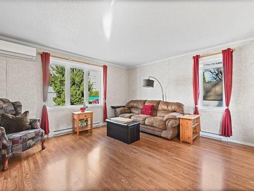 Salon - 121 Rue Modela, Saint-Jean-Sur-Richelieu, QC - Indoor Photo Showing Living Room