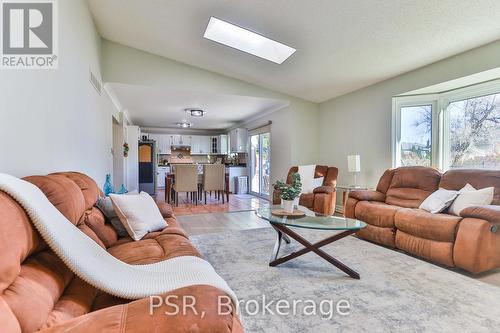 12 Kilty Court, Haldimand, ON - Indoor Photo Showing Living Room