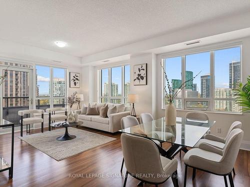 1803-100 Harrison Garden Blvd, Toronto, ON - Indoor Photo Showing Living Room