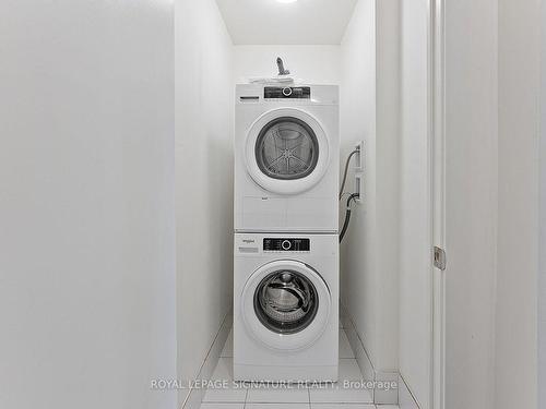 612-3237 Bayview Ave, Toronto, ON - Indoor Photo Showing Laundry Room