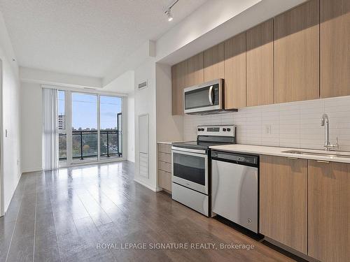 612-3237 Bayview Ave, Toronto, ON - Indoor Photo Showing Kitchen