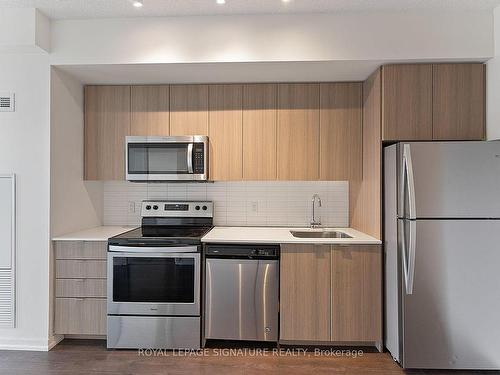 612-3237 Bayview Ave, Toronto, ON - Indoor Photo Showing Kitchen