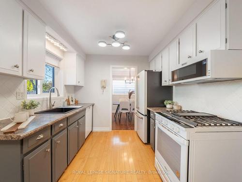 17 Chapais Cres, Toronto, ON - Indoor Photo Showing Kitchen