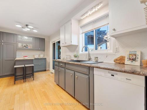 17 Chapais Cres, Toronto, ON - Indoor Photo Showing Kitchen