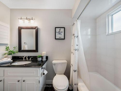 17 Chapais Cres, Toronto, ON - Indoor Photo Showing Bathroom