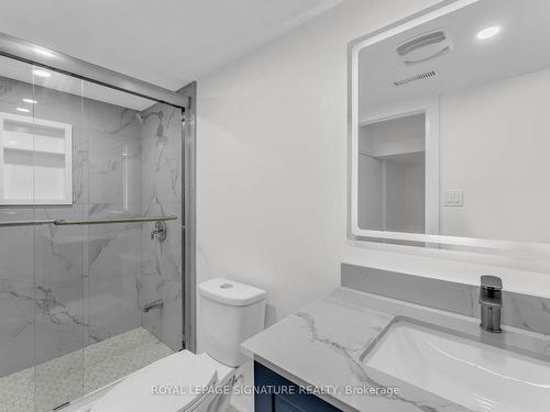 63 Vauxhall Dr, Toronto, ON - Indoor Photo Showing Bathroom