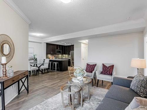 317-25 Baker Hill Blvd, Whitchurch-Stouffville, ON - Indoor Photo Showing Living Room