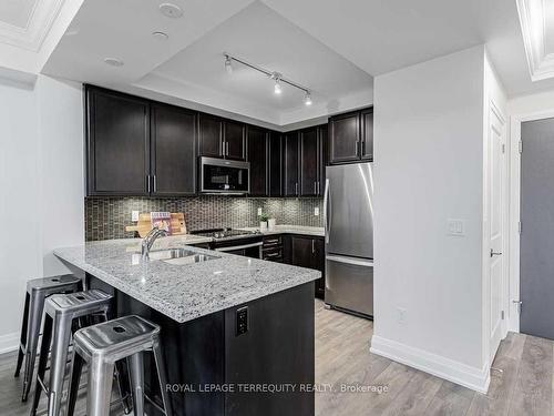 317-25 Baker Hill Blvd, Whitchurch-Stouffville, ON - Indoor Photo Showing Kitchen With Stainless Steel Kitchen