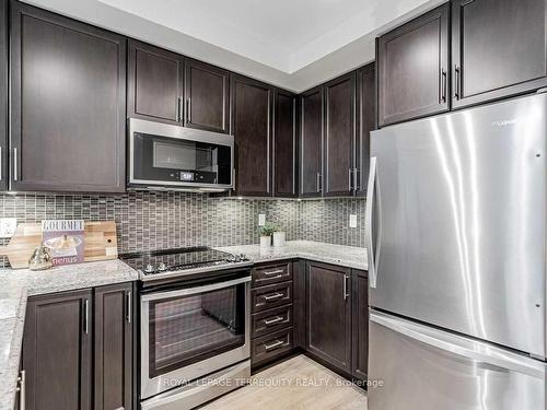 317-25 Baker Hill Blvd, Whitchurch-Stouffville, ON - Indoor Photo Showing Kitchen With Stainless Steel Kitchen With Upgraded Kitchen