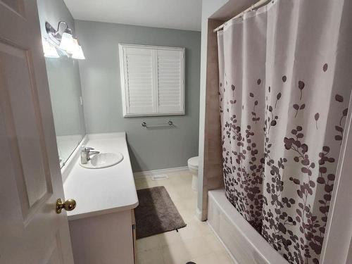 2134 Salma Cres, Burlington, ON - Indoor Photo Showing Bathroom