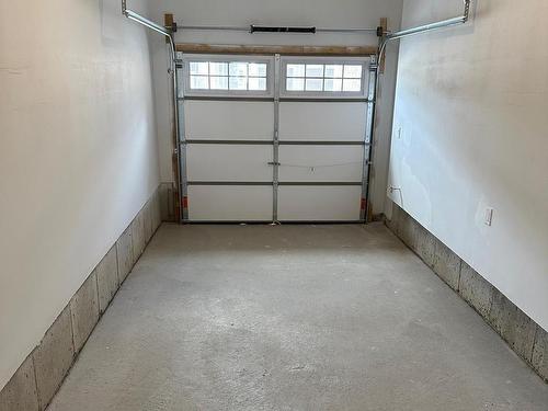 86 Brown St, Erin, ON - Indoor Photo Showing Garage