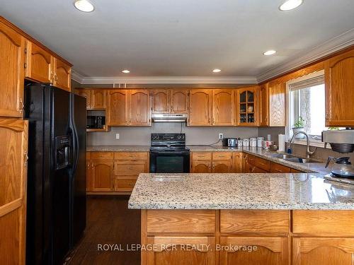 71009 Southgate 7 Sdrd, Southgate, ON - Indoor Photo Showing Kitchen With Double Sink