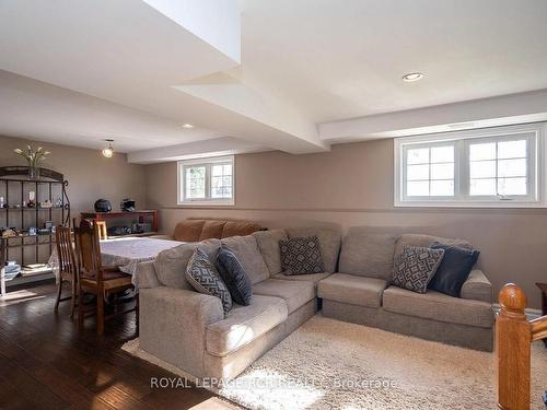 71009 Southgate 7 Sdrd, Southgate, ON - Indoor Photo Showing Living Room