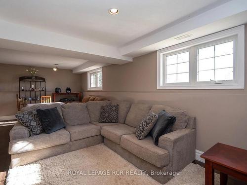 71009 Southgate 7 Sdrd, Southgate, ON - Indoor Photo Showing Living Room