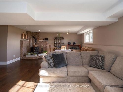 71009 Southgate 7 Sdrd, Southgate, ON - Indoor Photo Showing Living Room