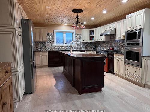 189 East Hungerford Rd, Tweed, ON - Indoor Photo Showing Kitchen