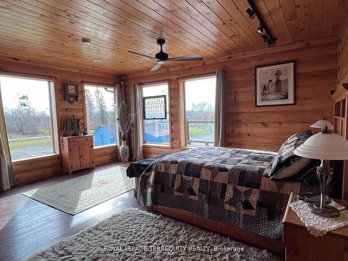 189 East Hungerford Rd, Tweed, ON - Indoor Photo Showing Bedroom