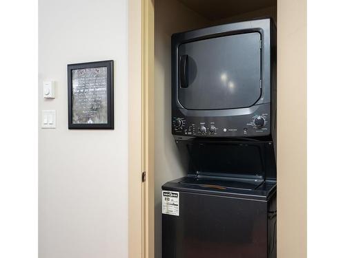 S204-737 Humboldt St, Victoria, BC - Indoor Photo Showing Laundry Room