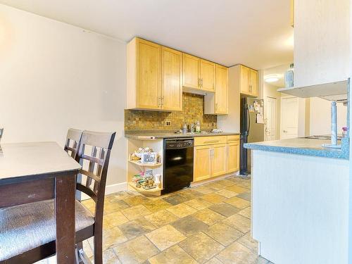 203-4720 Uplands Dr, Nanaimo, BC - Indoor Photo Showing Kitchen