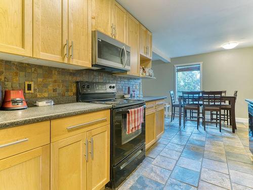 203-4720 Uplands Dr, Nanaimo, BC - Indoor Photo Showing Kitchen