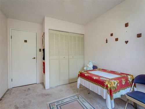 302-1025 Inverness Rd, Saanich, BC - Indoor Photo Showing Bedroom