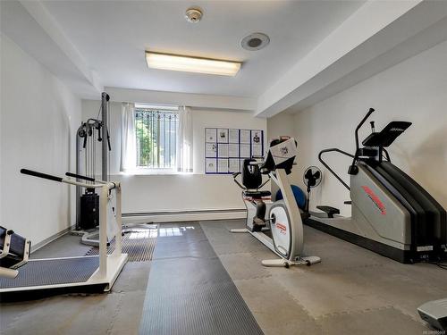 302-1025 Inverness Rd, Saanich, BC - Indoor Photo Showing Gym Room