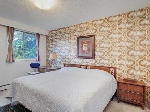 302-1025 Inverness Rd, Saanich, BC - Indoor Photo Showing Bedroom