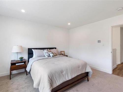 1271 Dunsterville Ave, Saanich, BC - Indoor Photo Showing Bedroom