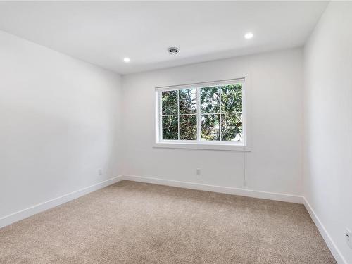 1271 Dunsterville Ave, Saanich, BC - Indoor Photo Showing Other Room