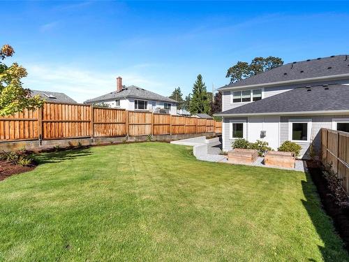 1271 Dunsterville Ave, Saanich, BC - Outdoor