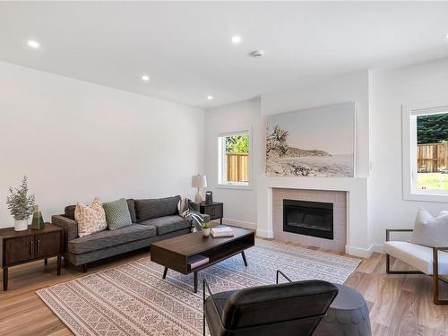 1271 Dunsterville Ave, Saanich, BC - Indoor Photo Showing Living Room With Fireplace