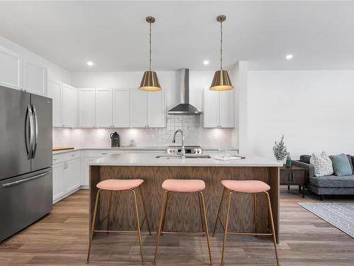 1271 Dunsterville Ave, Saanich, BC - Indoor Photo Showing Kitchen With Upgraded Kitchen