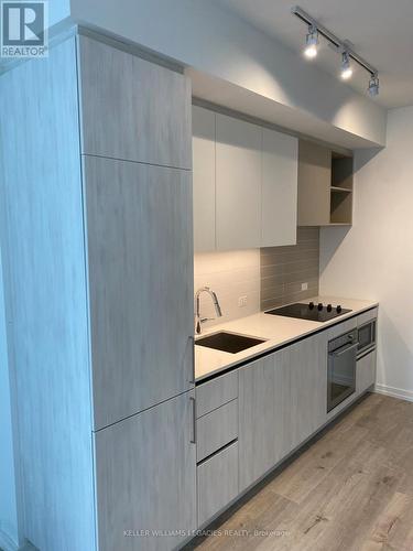 2810 - 7890 Jane Street, Vaughan, ON - Indoor Photo Showing Kitchen