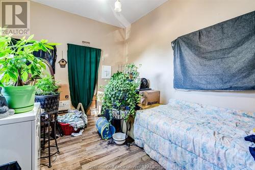 50-52 Wellington Street East, Chatham, ON - Indoor Photo Showing Bedroom