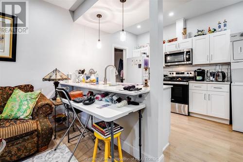 50-52 Wellington Street East, Chatham, ON - Indoor Photo Showing Kitchen With Upgraded Kitchen