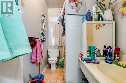 50-52 Wellington Street East, Chatham, ON - Indoor Photo Showing Bathroom