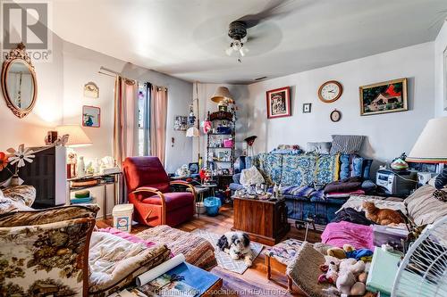 50-52 Wellington Street East, Chatham, ON - Indoor Photo Showing Living Room