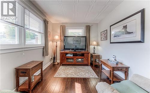 Living room with dark hardwood / wood-style floors - 52 Adam Street, Cambridge, ON - Indoor