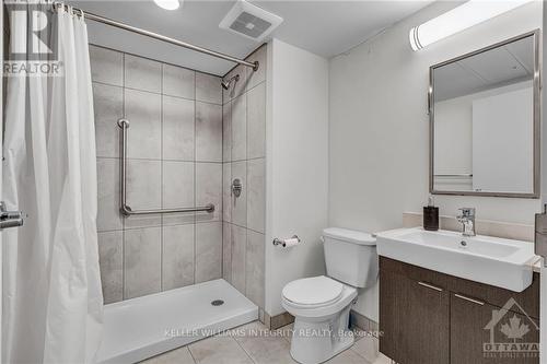 2117 - 105 Champagne Avenue S, Ottawa, ON - Indoor Photo Showing Bathroom