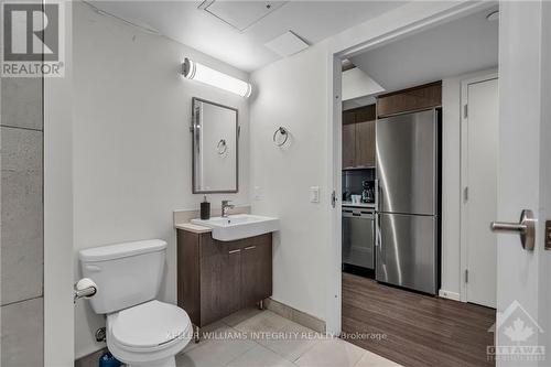 2117 - 105 Champagne Avenue S, Ottawa, ON - Indoor Photo Showing Bathroom