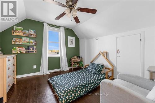 29 Montrose Avenue, Hamilton, ON - Indoor Photo Showing Bedroom