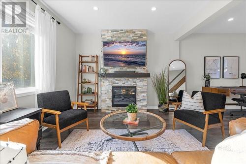 29 Montrose Avenue, Hamilton, ON - Indoor Photo Showing Living Room With Fireplace