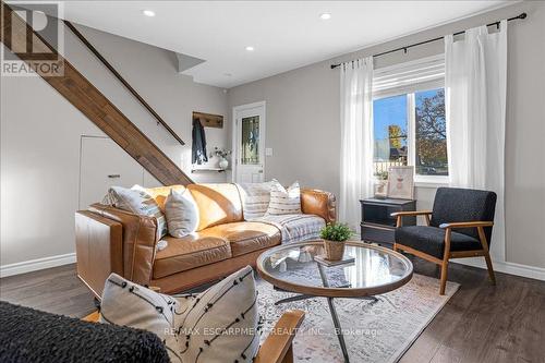 29 Montrose Avenue, Hamilton, ON - Indoor Photo Showing Living Room